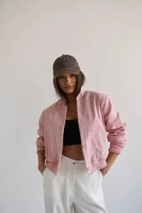 Purpura bomberka damska różowa z żakardowego materiału 