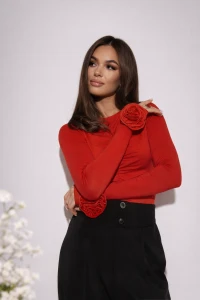 Bluzka damska czerwona z kwiatem na rękawie   