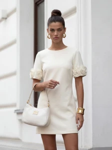 Cocomore sukienka mini z kwiatami na rękawach Ecru