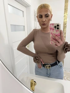 Bluzka damska z długim rękawem i różą ciemny beż